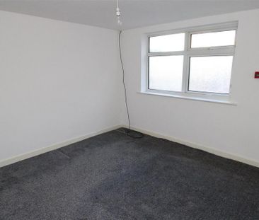 2 bedroom ground floor flat to rent - Photo 2