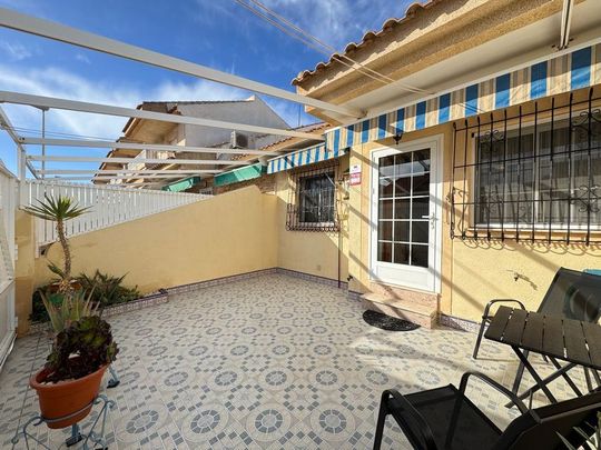 Alquiler de chalet adosado en Calle Río Sena s/n - Photo 1