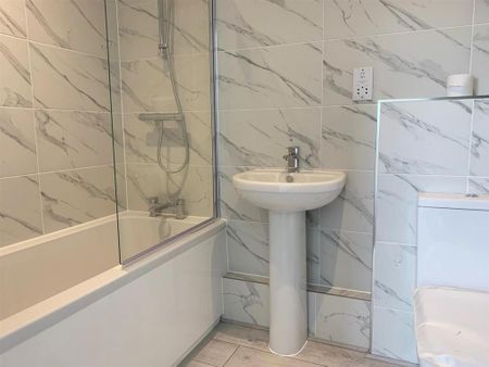 3 bedroom end of terrace house to rent - Photo 5