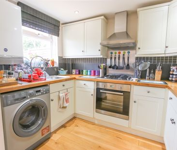 2 BEDROOM HOUSE - Photo 6