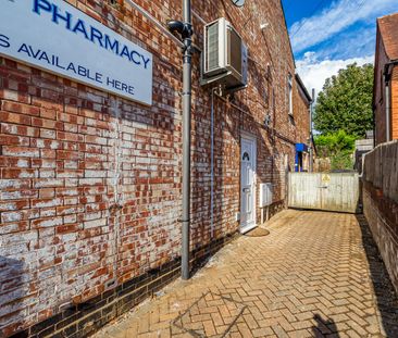 Available unfurnished from 10/10/2025 - Photo 4