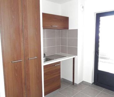 Location Appartement 3 pièces 62m² ST DENIS 97490 - Photo 4