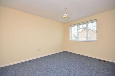 Lynwood, Guildford, GU2 - Photo 3