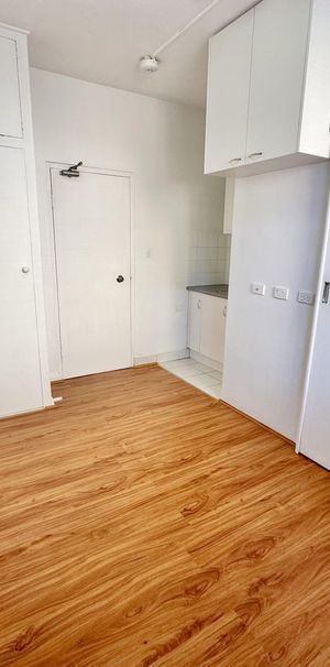 Modern One-Bedroom Studio in Ashfield... - Photo 1