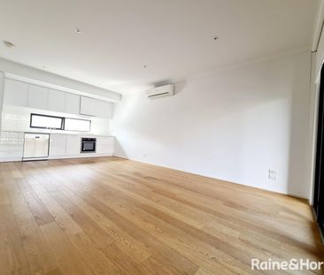 MODERN LIVING - Photo 1