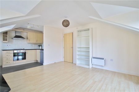 Tudor Way, Knaphill, Woking, Surrey, GU21 2UE - Photo 3
