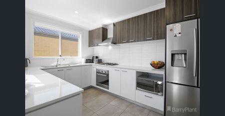 Modern Three-Bedroom Home in a Prime Officer Location - Photo 4