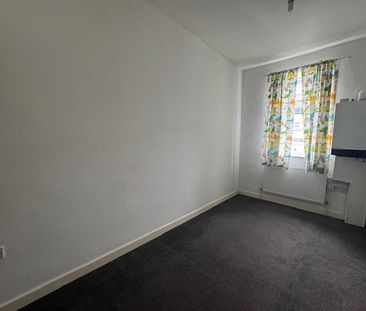 Emma Street - Photo 2