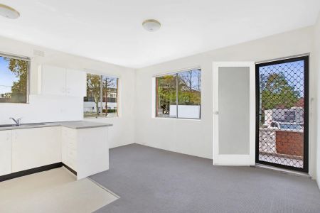 Sunbathed 1 bedroom Apartment Moments From Banksmeadow Shops - Photo 2