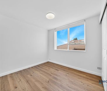 Stylish One-Bedroom Apartment in Prime Location - Photo 3