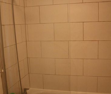 3 bedroom flat to rent - Photo 2