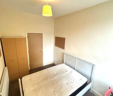 11 Bedroom Student Home – Llanbleddian Gardens - Photo 4