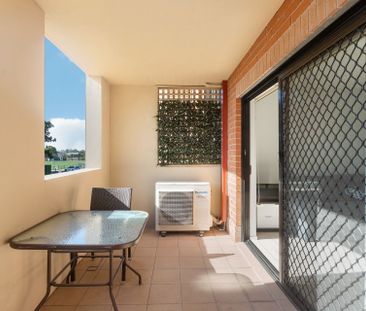 Modern Comfort in the Heart of Padstow - Photo 3