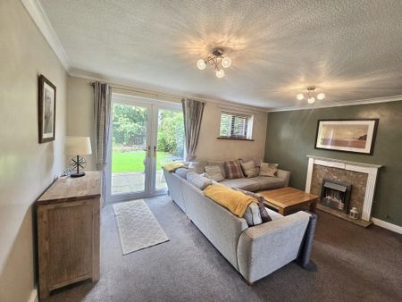 4 bedroom detached house to rent - Photo 2