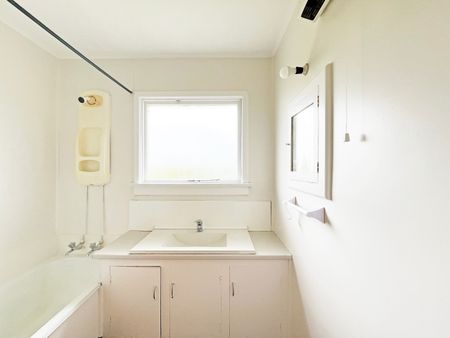 Charming Home in the Heart of Glengarry - Photo 2