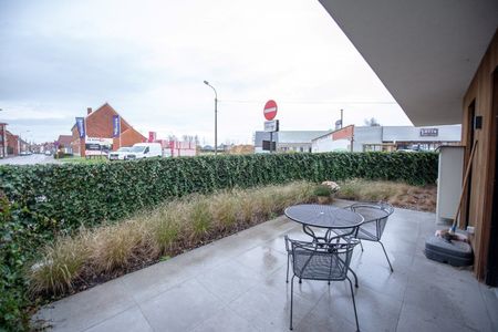 Gelijkvloers assistentie appartement met 1slaapkamer, groot terras met autostaanplaats en fietsstaanplaats - Photo 2