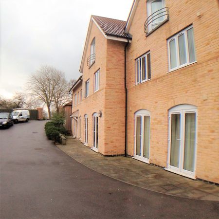 Two Double Bedroom Flat to Let in Taunton - Photo 2