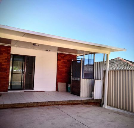 Fully Renovated Four Bedroom Family Home - Photo 5