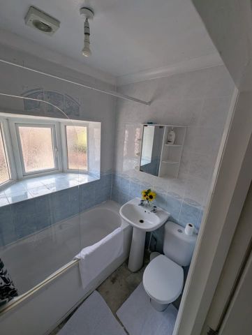 Room in a Shared House, Woodside Road, SO17 - Photo 5