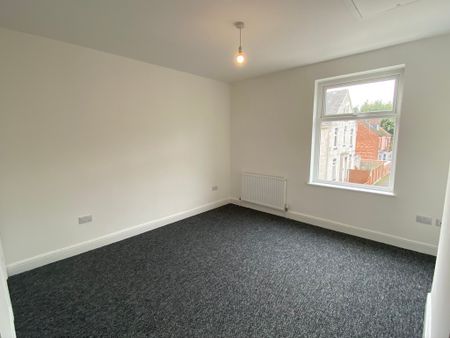 3 bedroom Mid Terraced House to let - Photo 2