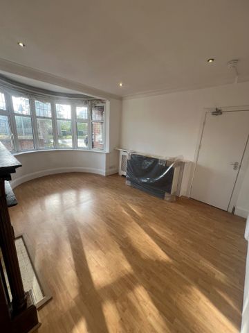 Elgar Avenue, Surbiton - Photo 3