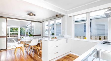 Classic Beauty - Photo 2