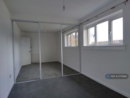 2 bedroom semi-detached house to rent - Photo 5