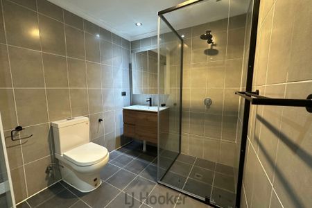 Neat & Tidy 1 Bedroom Unit in Sought After Speers Point - Photo 2
