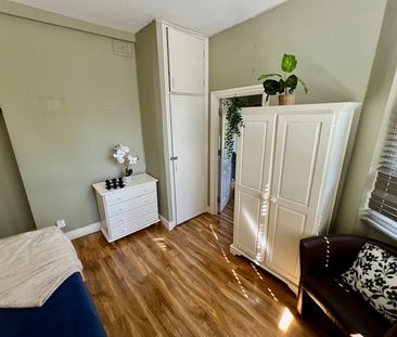 1 Bed Flat, Basement Garden, W12 - Photo 2