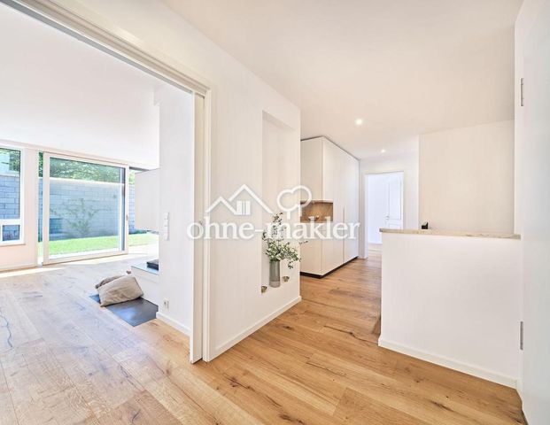 Moderne extravagante Wohnung auf zwei Ebenen mit Atriumgarten - Photo 1