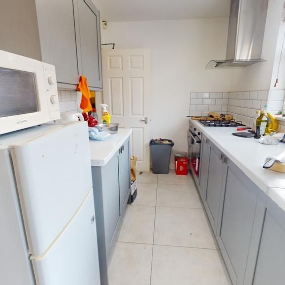 4 bedroom terraced house to rent - Photo 1
