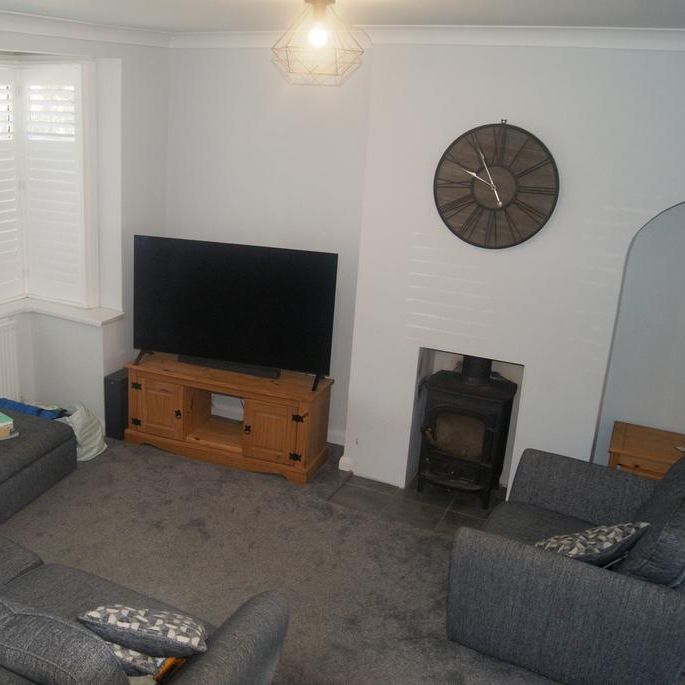 3 bedroom semi-detached house to rent - Photo 1