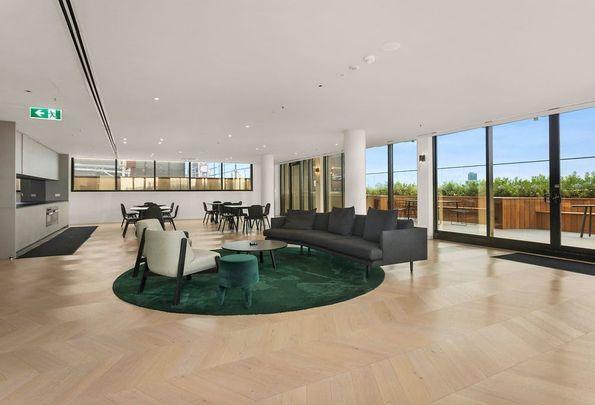 Furnished 1 Bedroom Apartment in Royal Elizabeth - Photo 1