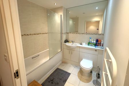 Nankeville Court, Woking, Surrey, GU22 - Photo 5