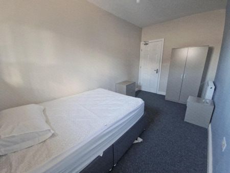 1 bedroom in a house share to rent - Photo 4