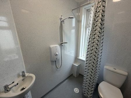 Blair Avenue, Hurlford - Photo 5