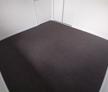 Spacious Living Standard! - Photo 3