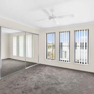 Boutique 3 Bedroom Townhouse - Break Lease - Photo 2