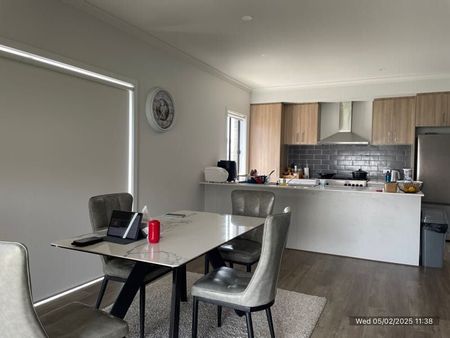 FOUR BEDROOM HOME - LOW MAINTENANCE ! - Photo 4