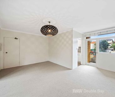 Quiet Modern Apartment with Lock-up Garage - Photo 4
