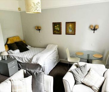 The Avenue, Newmarket, CB8 - Photo 1
