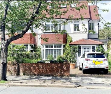 Room in a Shared House, Pennine Drive, NW2 - Photo 1