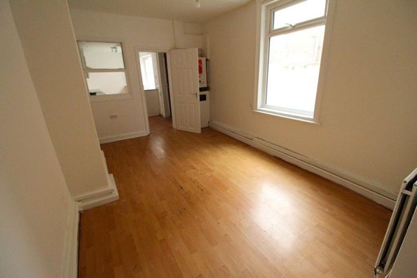 4 bedroom terraced house to rent - Photo 1