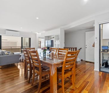 Spacious triple level townhouse at the rear of a boutique complex. - Photo 4