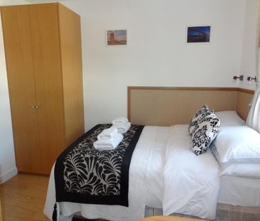 Flat 217 Fulham Palace Road, Fulham W6 9HH - Photo 2