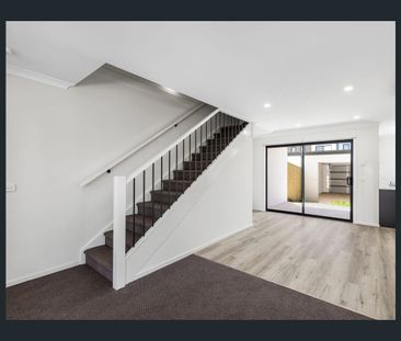 10 Pisa Street, Fraser Rise, Vic 3336 - Photo 1