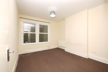 3 bedroom flat to rent - Photo 3