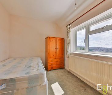 4 bedroom end of terrace house to rent - Photo 6