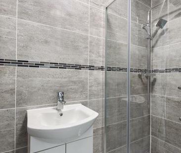 Cranleigh Road, Guildford - 4 bedrooms Property for lettings - Seym... - Photo 2