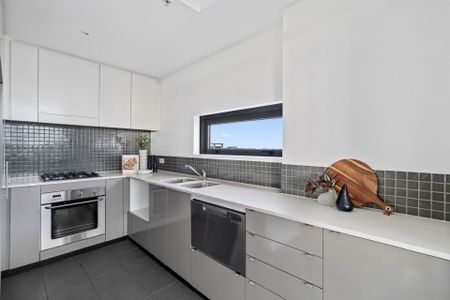 Penthouse-Level Two Bedroom Apartment with Panoramic Views! - Photo 5